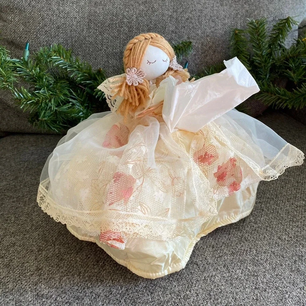 Doll Tissue Holder‎